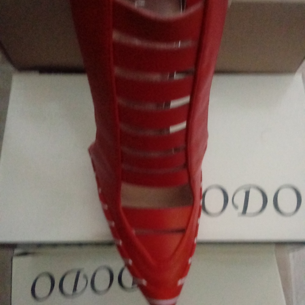 Red 4" Heels - Picture 2 of 3